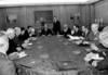 Sabino Fern&aacute;ndez Campo junto a Don Juan Carlos el d&iacute;a despu&eacute;s del 23-F. La alrga noche hab&iacute;a terminado. Don Juan Carlos desarroll&oacute; sus actividades previstas y en la tarde del d&iacute;a 24 se reuni&oacute; con la Junta de Defensa Nacional
