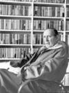 Delibes en su biblioteca en 1997