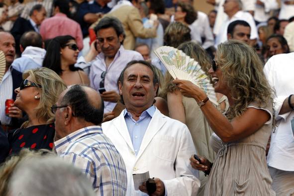 Rostros conocidos disfrutan con José Tomás en la Monumental de Barcelona