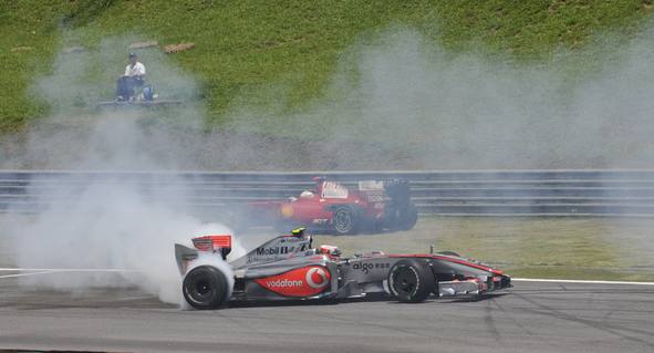 Button ha remontado desde la decimocuarta posición y se ha aprovechado de los problemas de Rubens Barrichello, que sólo ha podido finalizar en la octava posición