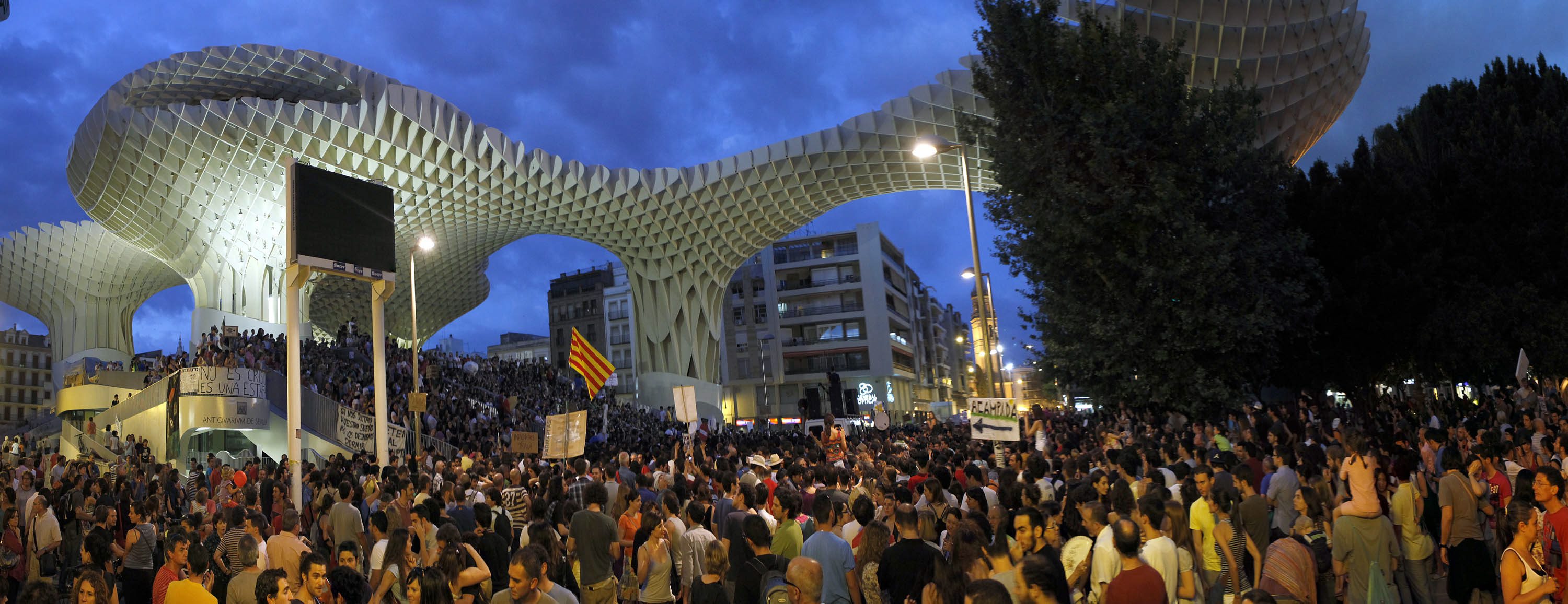 Tres mil �indignados� recorrieron  Sevilla