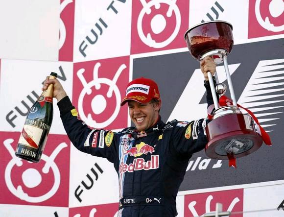 Vettel logra la victoria y el Mundial sigue abierto