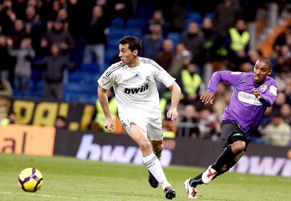 El Real Madrid firmó su pleno de victorias en el estadio Santiago Bernabéu, para cerrar la primera vuelta fulminando la buena racha del Málaga (2-0)