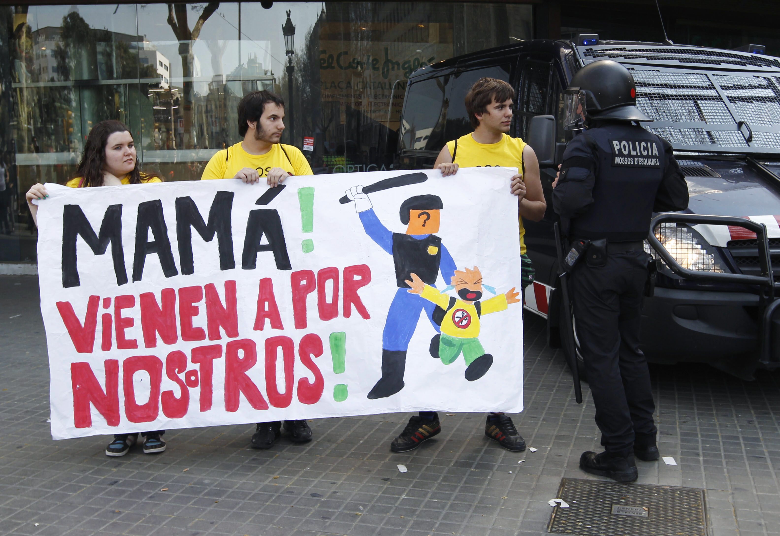 Imagenes Niños Huelga Cataluña | en imgenes cargas y disturbios durante la huelga general Imagenes Niños Huelga Cataluña | en imgenes cargas y disturbios durante la huelga general