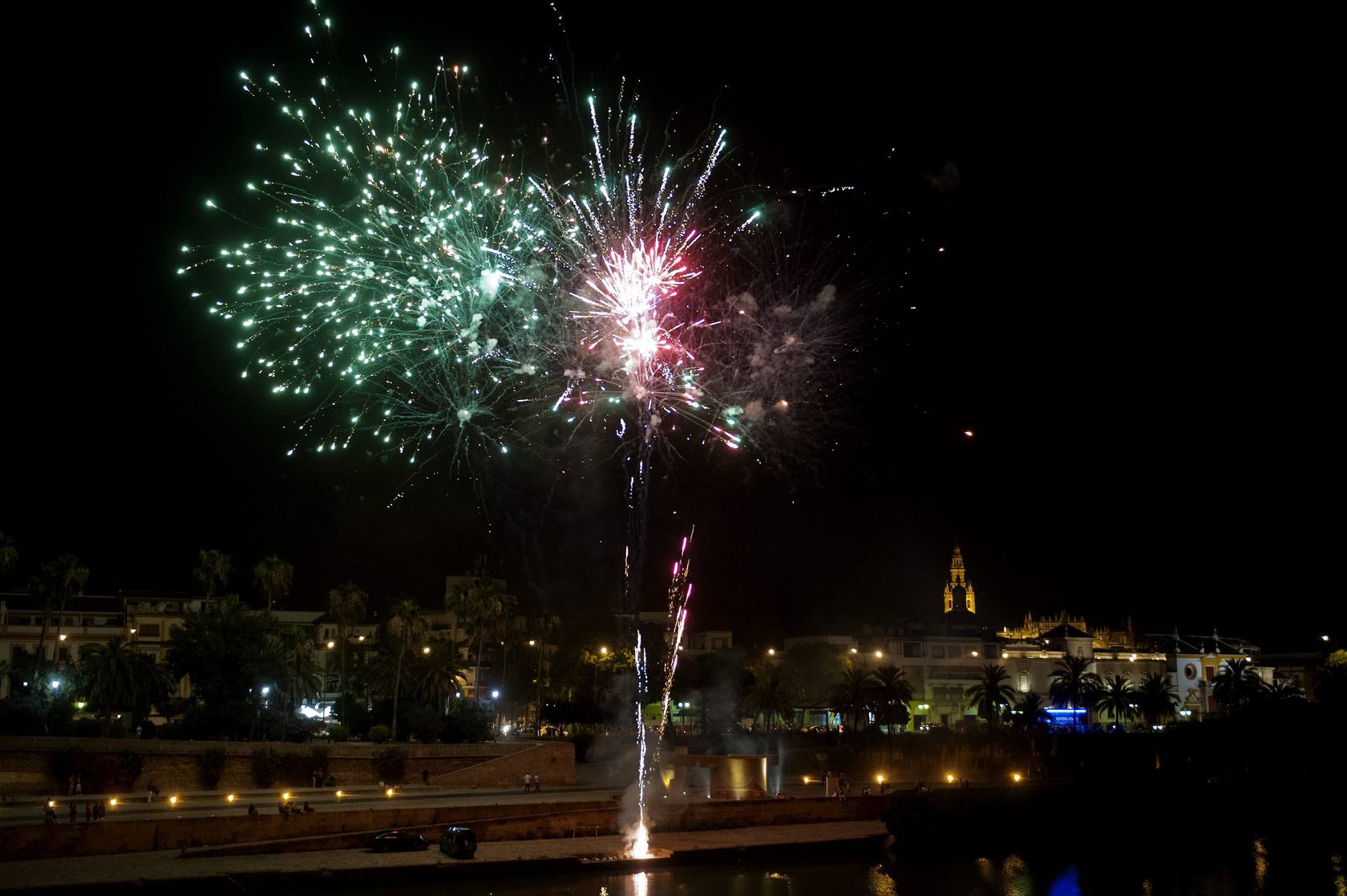 La calle San Jacinto en Triana se convirtió en el centro de la campaña promocional de Coca-Cola