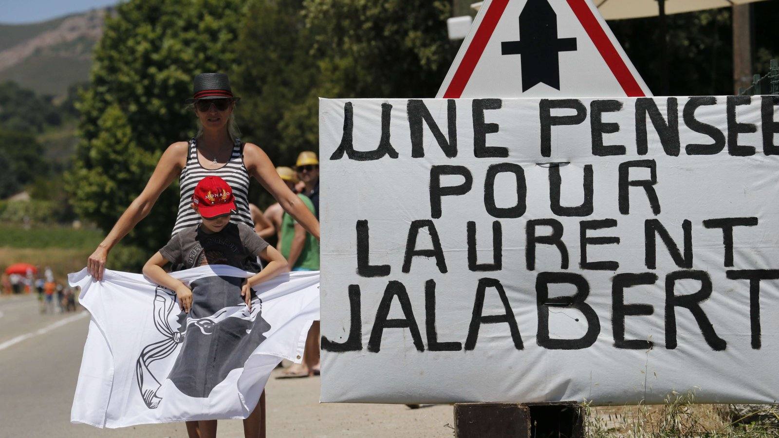
Simon Gerrans se impone en un ajustadísimo sprint a Peter Sagan en una jornada sin cambios en la general
