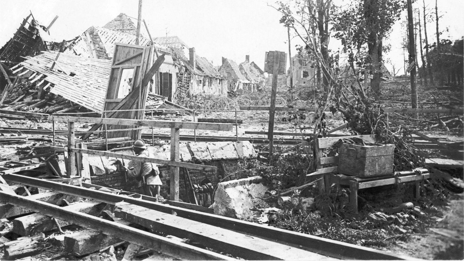 
Ruinas de un pueblo de la región del Somme, tras los duros combates. Que se produjeron en noviembre de 1916.
