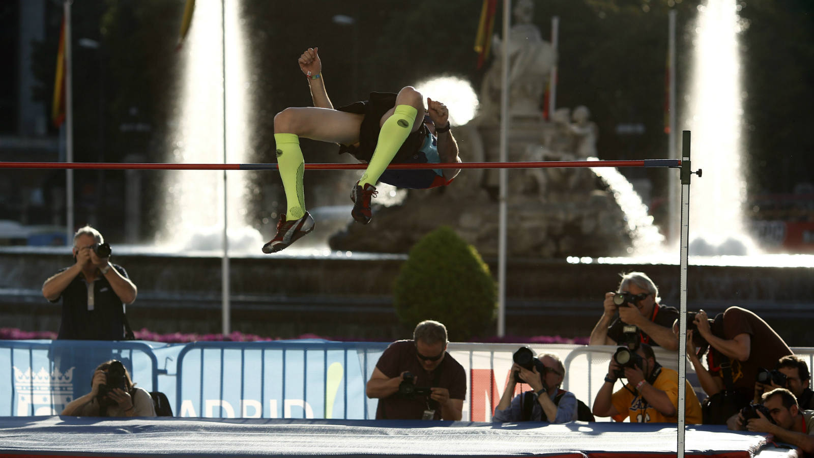 
Los objeticos, pendientes del salto de Bermejo, que voló con la diosa Cibeles al fondo
