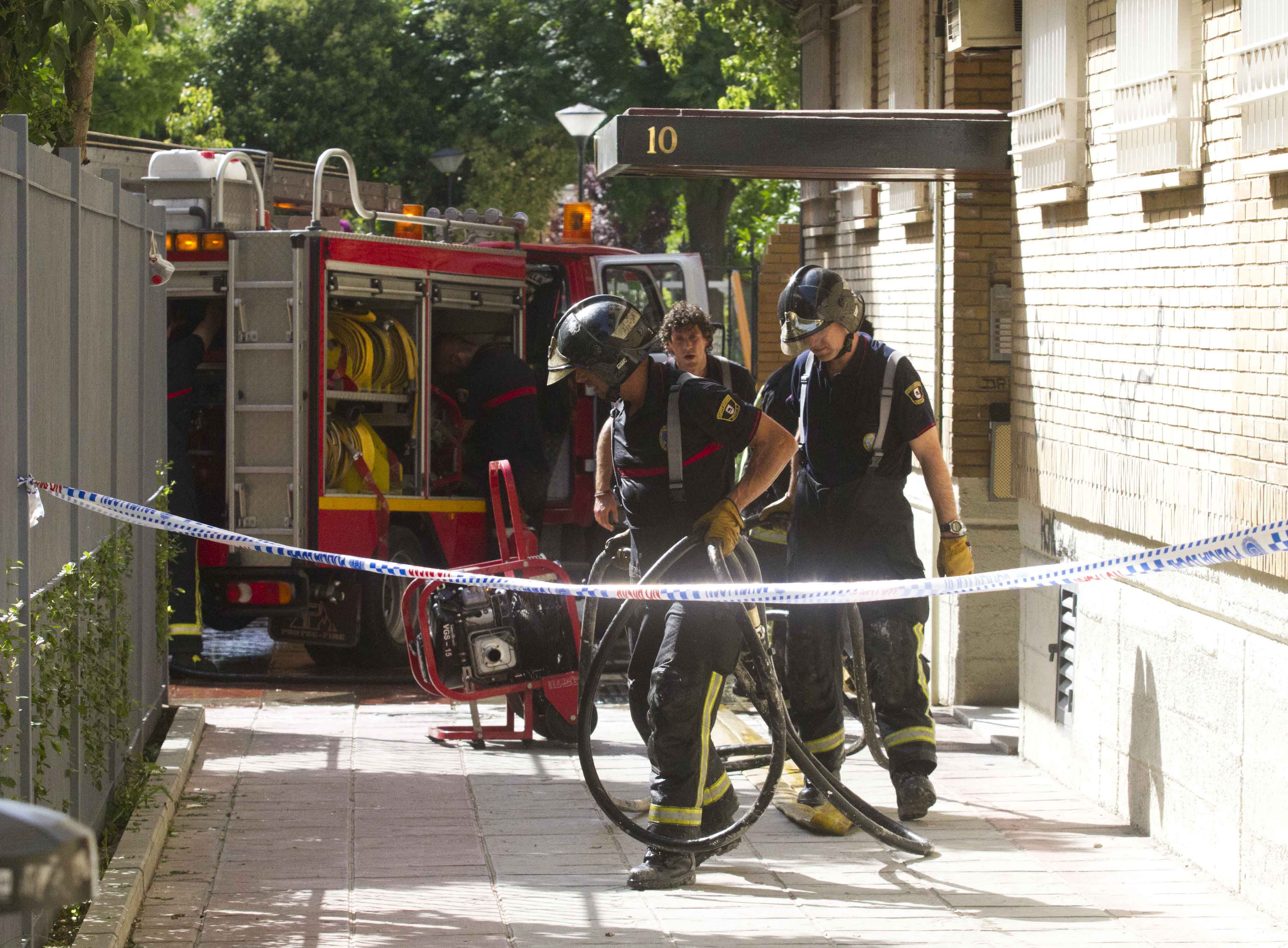 Alarma por un incendio en la calle Santa  Mar�a del Reposo en Sevilla