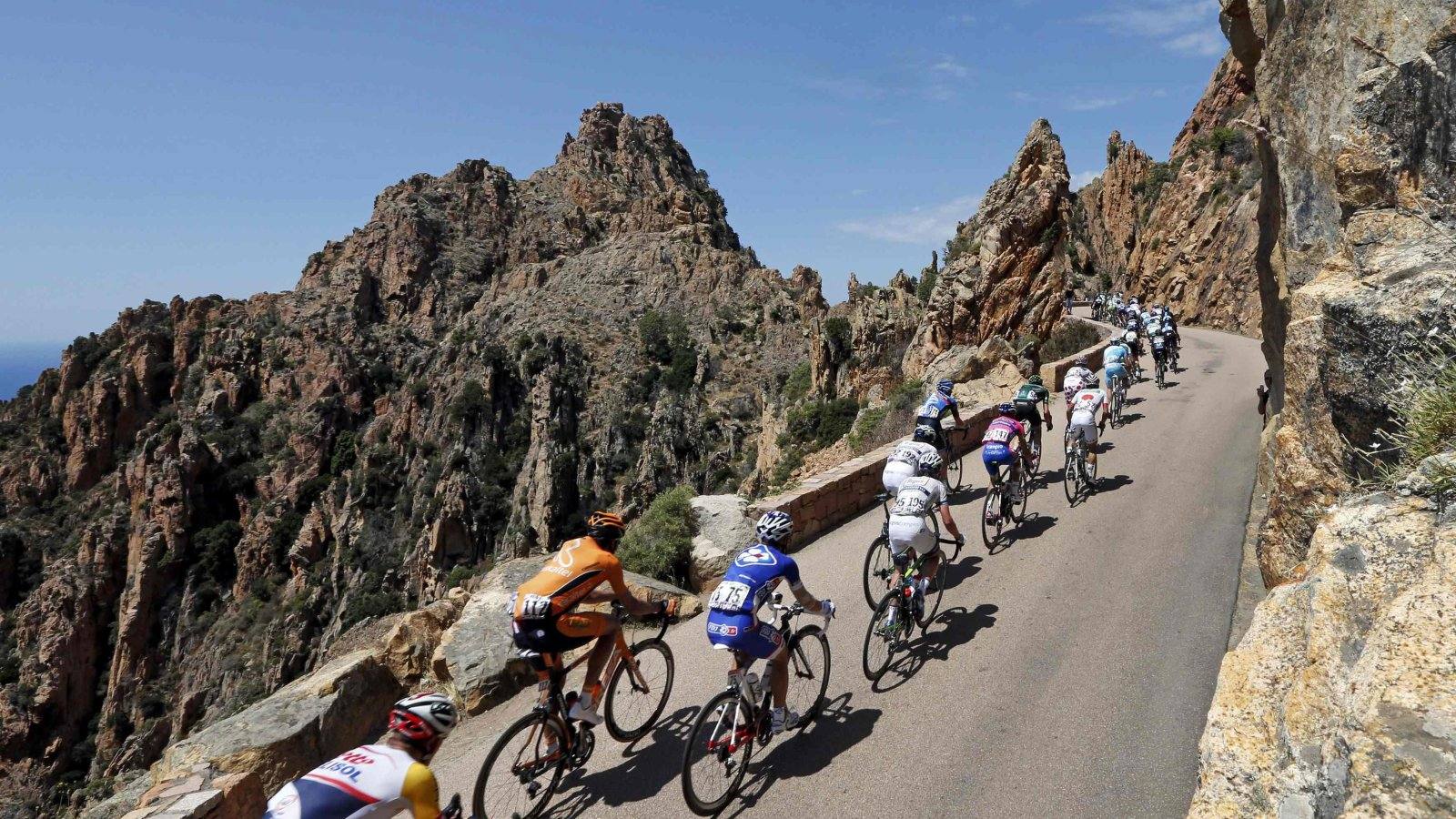 
Simon Gerrans se impone en un ajustadísimo sprint a Peter Sagan en una jornada sin cambios en la general
