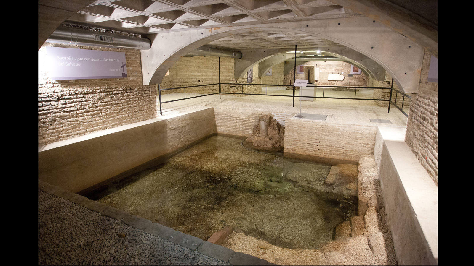 
Las visitas nocturnas incluyen en su recorrido el acceso a las criptas, el camarín de la Virgen de las Aguas y las cubiertas de la iglesia
