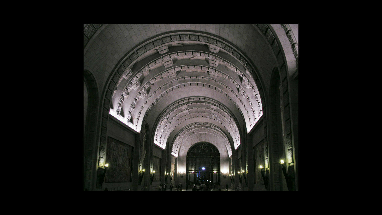 
Nave central de la cripta del Valle de los Caídos
