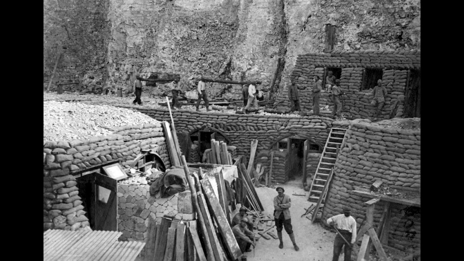 
Construcción de un «abrigo» para el jefe de un sector en el Somme.
