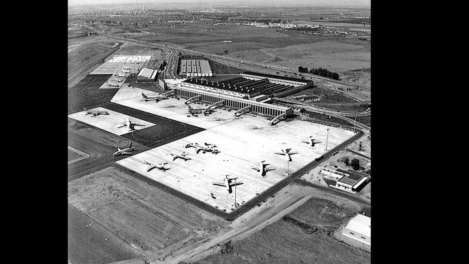 
Nueva área terminal y estacionamiento de aeronaves. Años 90

