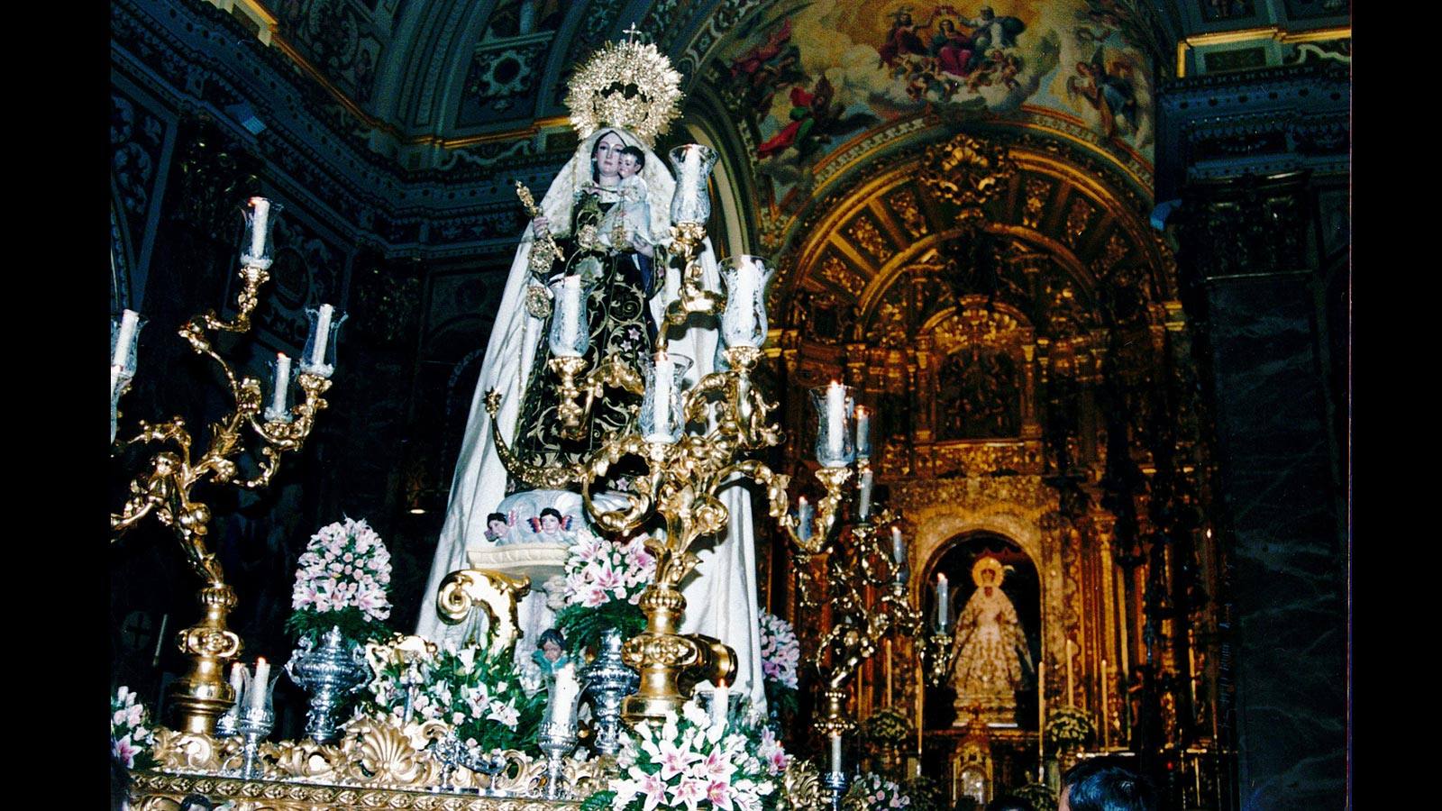 
La Virgen del Carmen de San Gil entró procesionalmente, en julio de 2005, en la basílica de la Esperanza Macarena, con motivo del I centenario de la fundación de su hermandad
