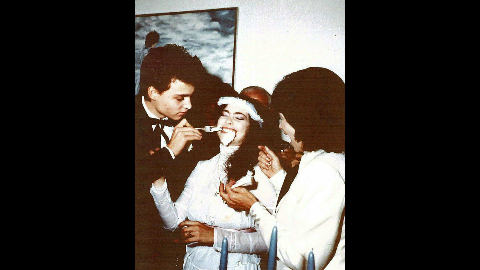 La priemra y única boda de Johnny Depp en la que contrajo matrimonio con Lori Anne Allison en 1985, en la que estaba guapísimo