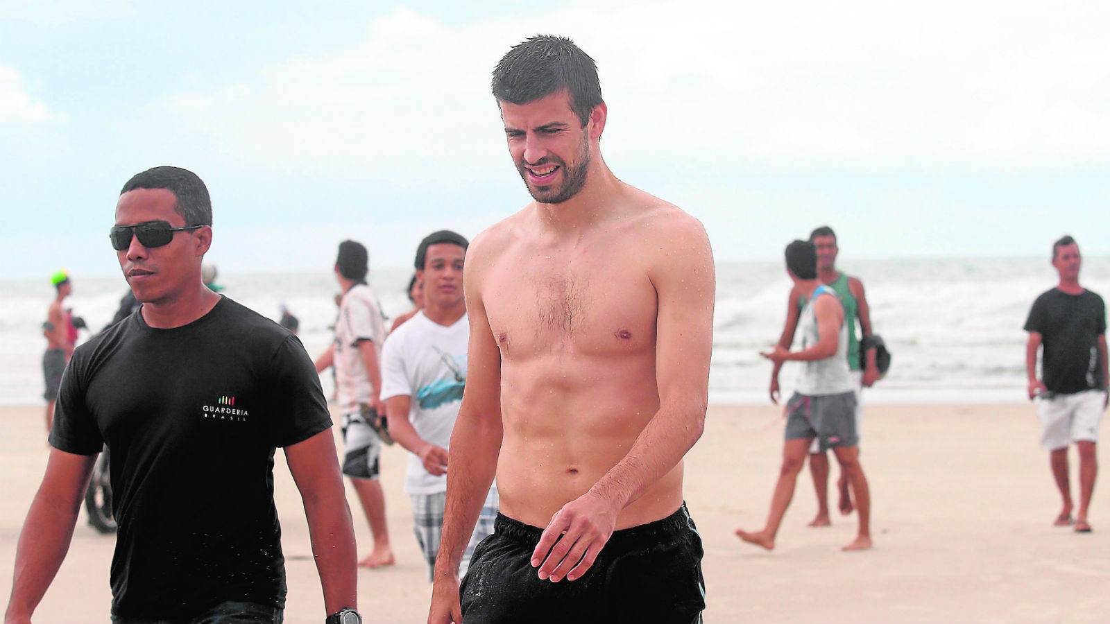 
Aprovecharon las horas libres que les concedió Vicente del Bosque antes de comenzar a preparar la semifinal contra Italia para pasar un rato en la Playa de Futuro
