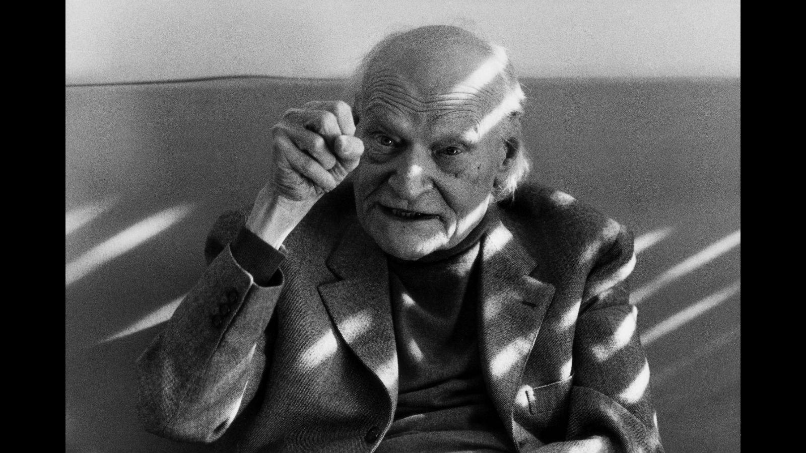 El modernista Giuseppe Ungaretti (1888-1970) en Roma, noviembre 1969. Influenciado por simbolistas y futuristas, este periodista y poeta italiano lideró el movimiento llamado «Hermetismo»