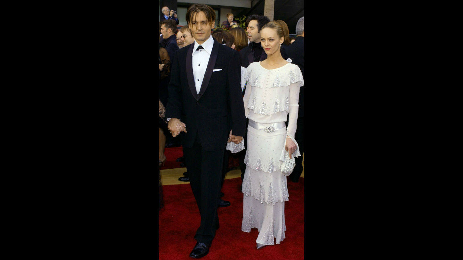 Johnny Depp con Vanessa Paradis en la 76ª edición de los Premios anuales de la Academia de Los Ángles en 2004, donde el actor fue nominado por sus papel en «Piratas del Caribe»