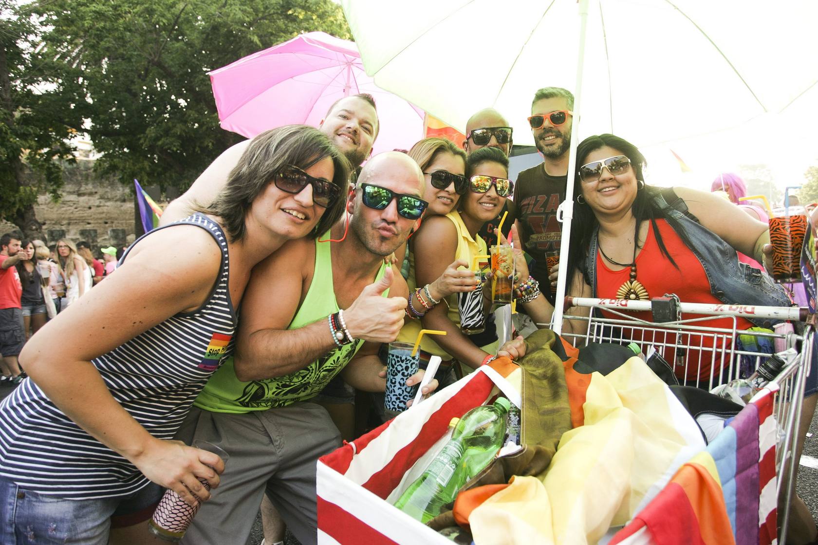 
Cabalgata con motivo del Día del Orgullo Gay por las calles de Sevilla
