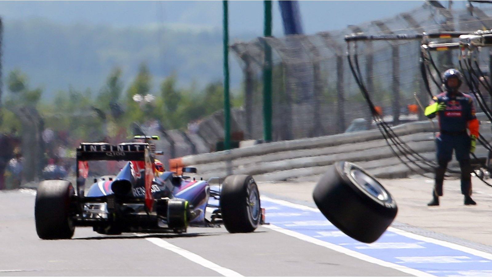 
Victoria para Sebastian Vettel, acompañado en el podio por Raikkonen y Grosjean; Fernando Alonso, cuarto
