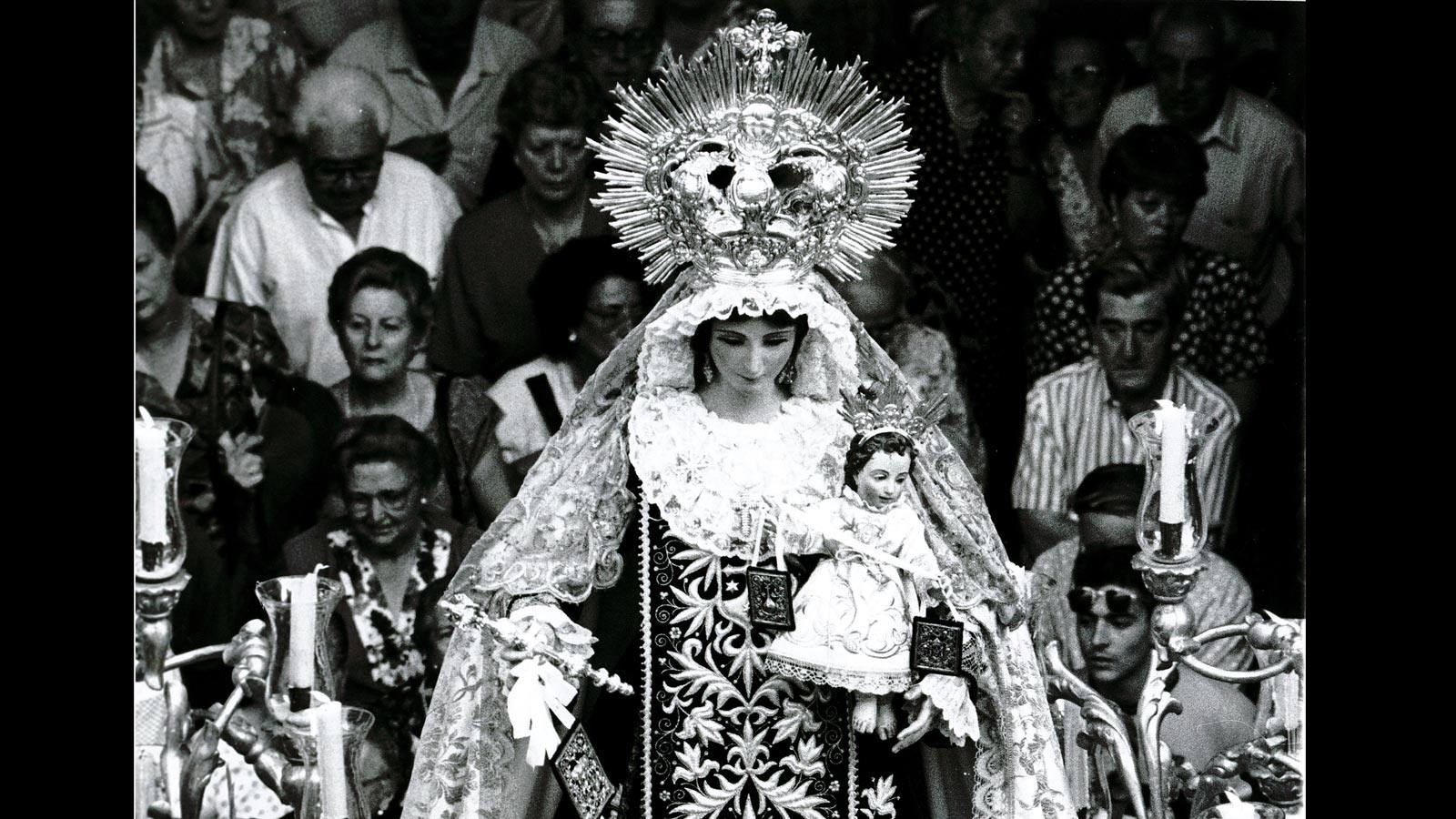 
Procesión de la Virgen del Carmen del Santo Ángel, en 1994
