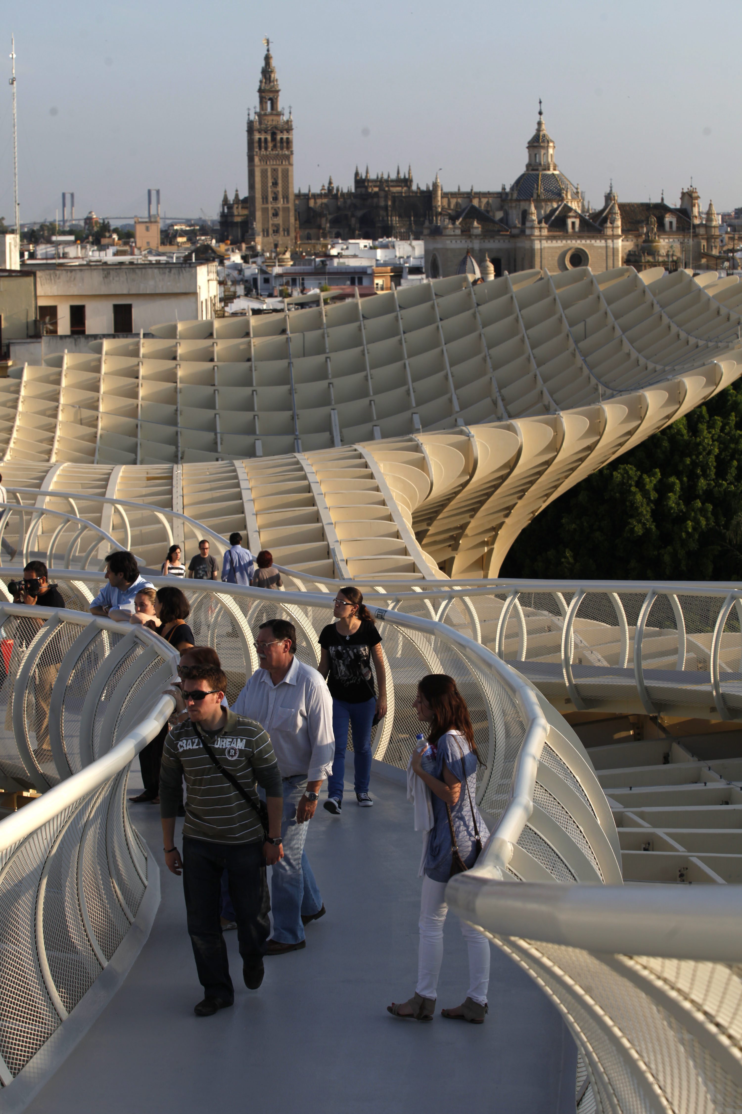 Estreno de la pasarela Metrosol  Parasol