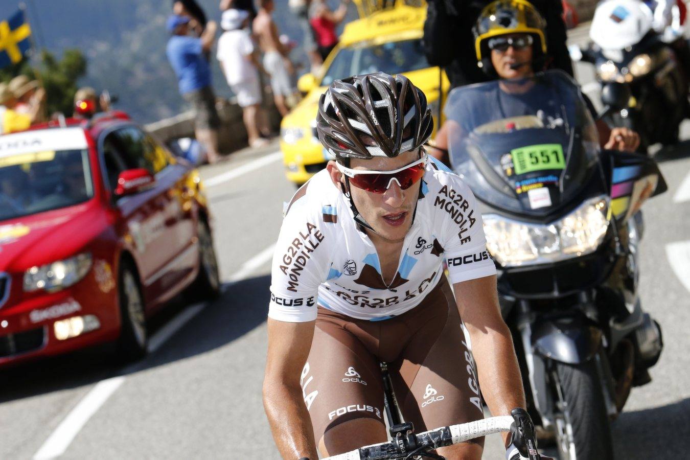
Jan Bakelants sorprende al pelotón y se lleva el triunfo de etapa y el maillot amarillo
