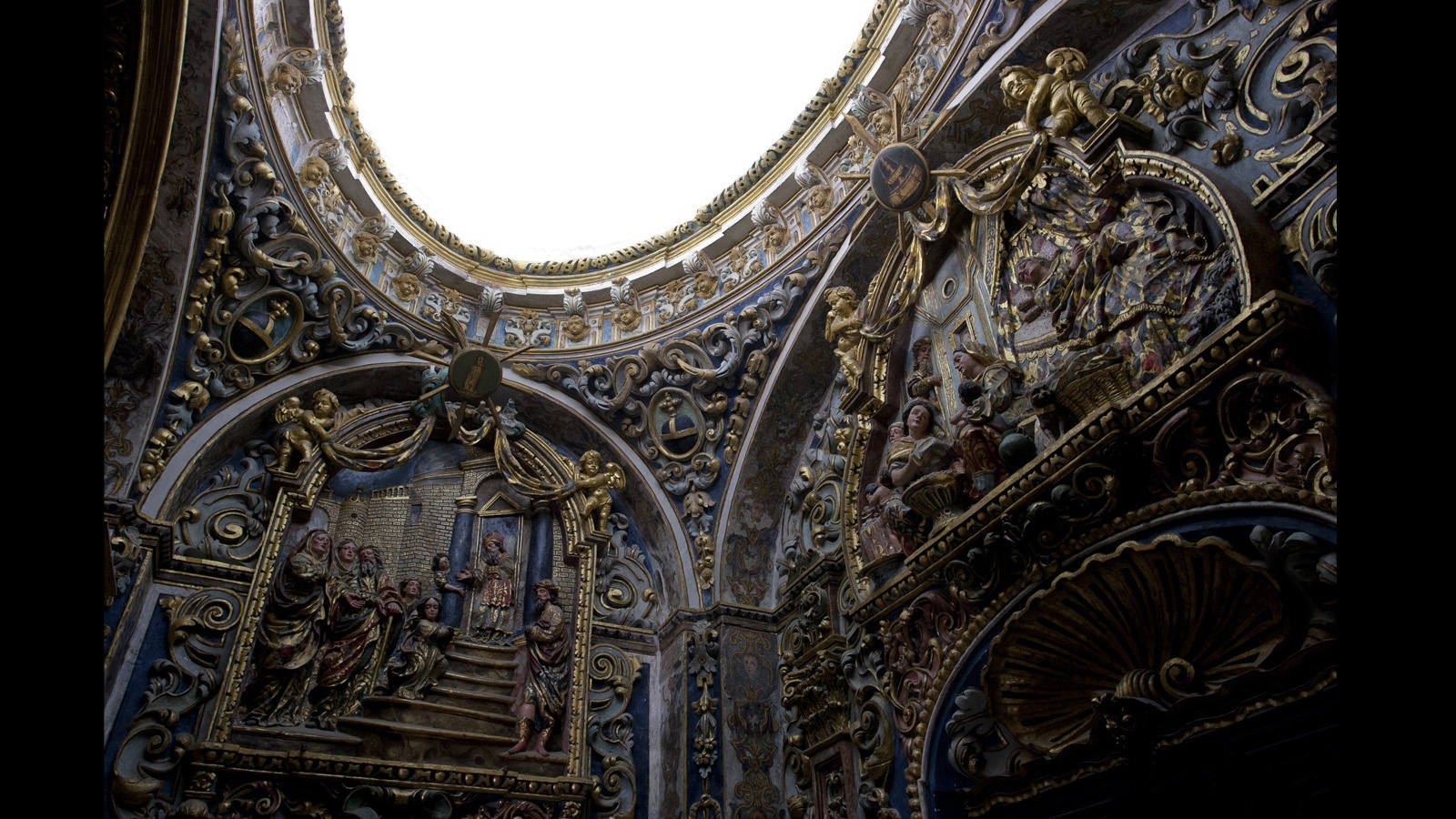 
Las visitas nocturnas incluyen en su recorrido el acceso a las criptas, el camarín de la Virgen de las Aguas y las cubiertas de la iglesia
