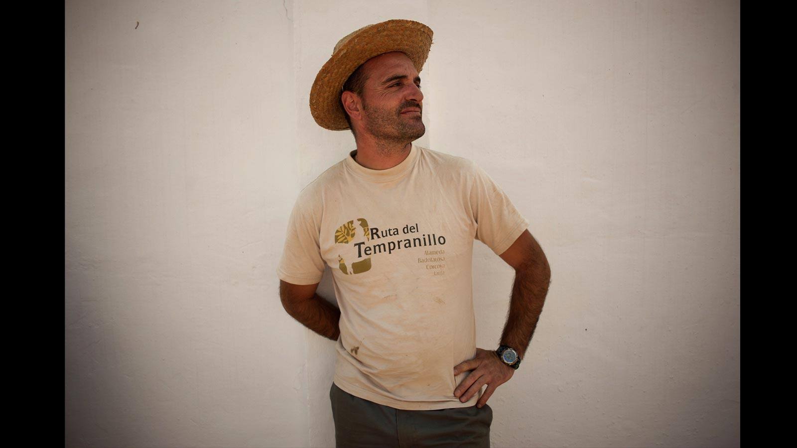 Estos 150 desempleados han encontrado su «salvación» en el campo. La tasa de desempleo en Málaga es de las más altas en España, cerca del 37 por ciento (la media es del 27 por ciento)