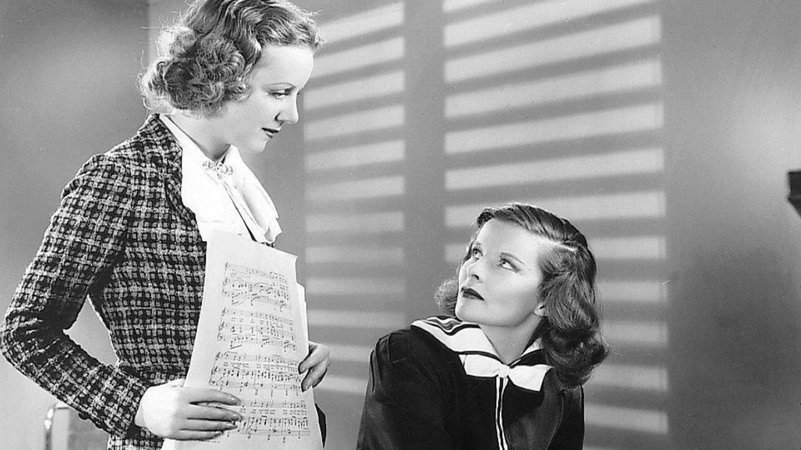 Hepburn fue también una gran actriz de teatro y triunfó en Broadway. Allí iba y volvía en función de sus ciclos de éxito y trabajo en Hollywood.