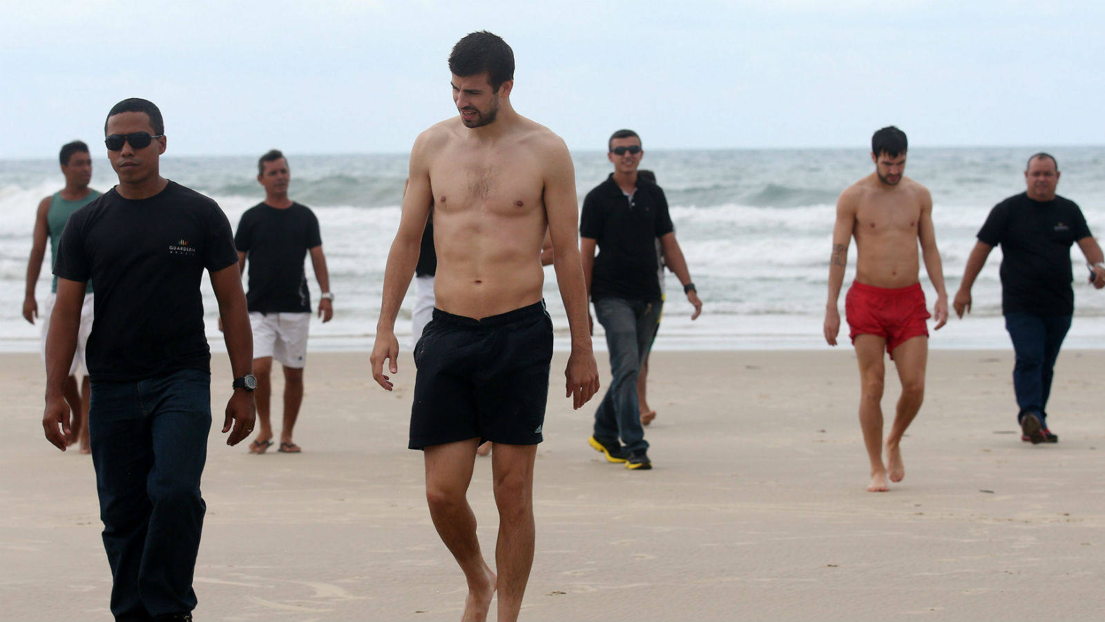 
Aprovecharon las horas libres que les concedió Vicente del Bosque antes de comenzar a preparar la semifinal contra Italia para pasar un rato en la Playa de Futuro
