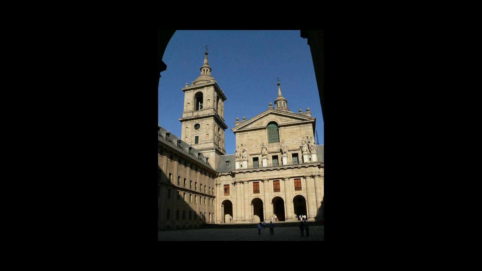 
Fachada de la basílica
