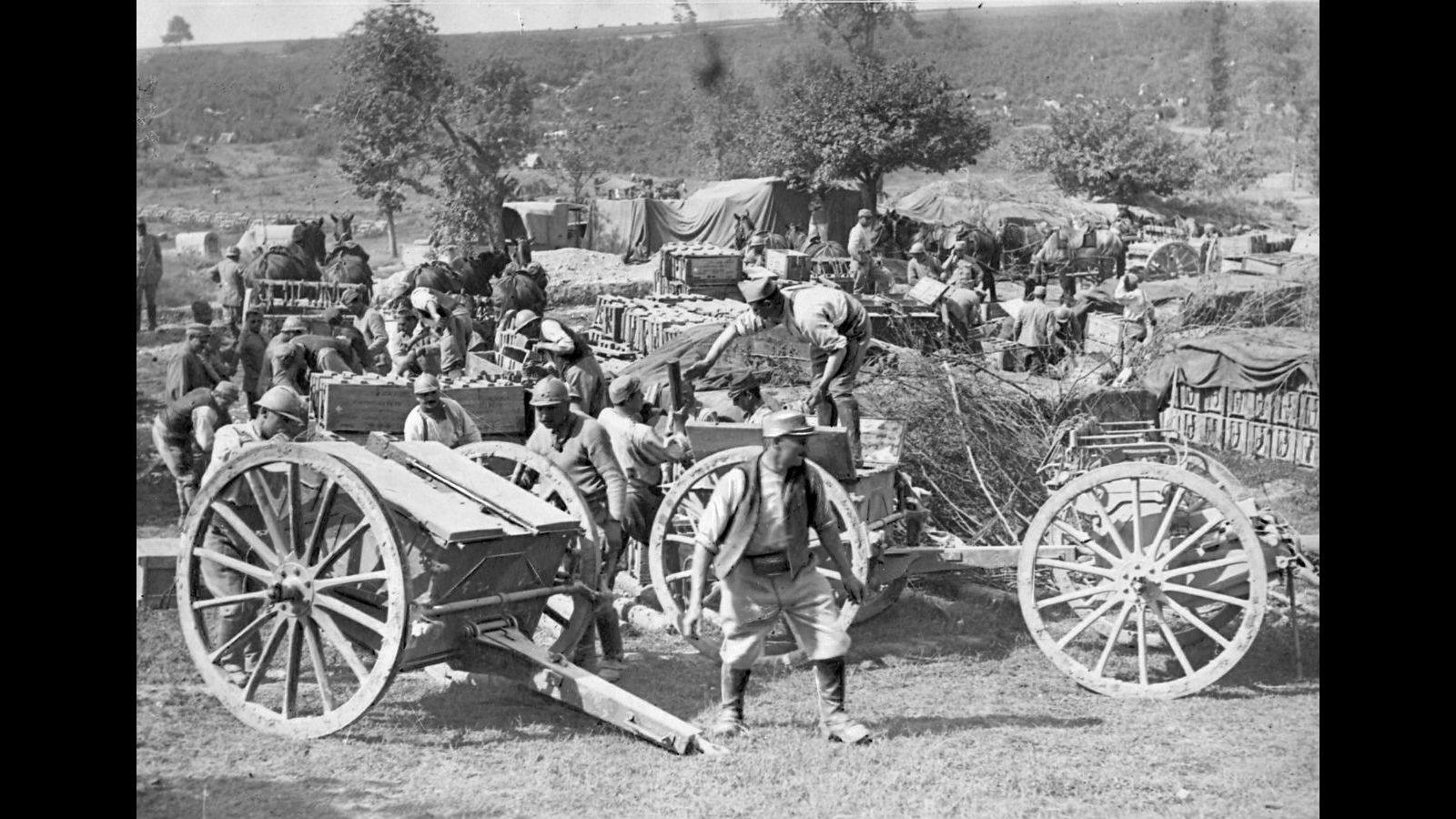 
Organización de un convoy con municiones de artillería.
