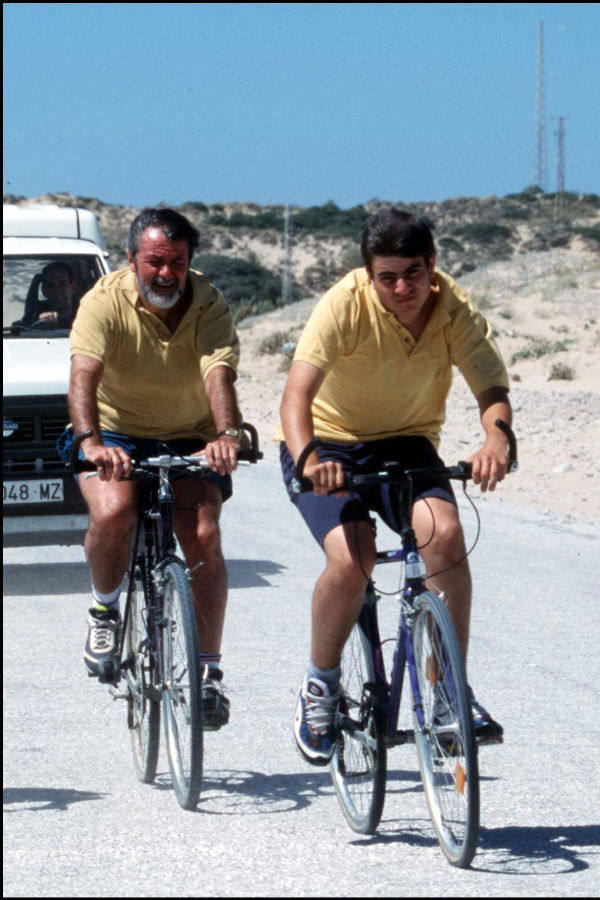 Jaime Mayor Oreja, ministro del Interior entre 1996 y 2001, en segundo término, en una imagen de 1998.