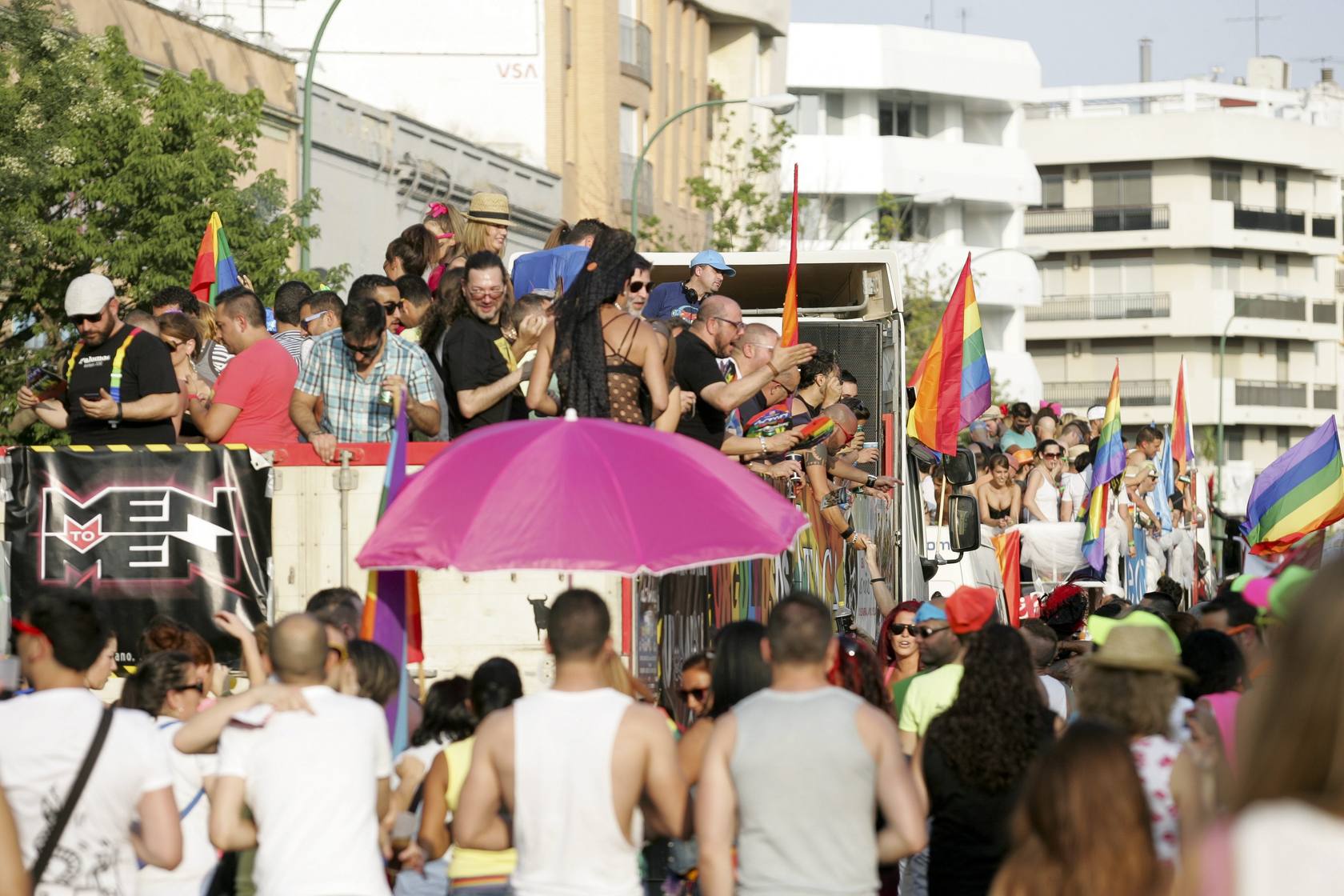 
Cabalgata con motivo del Día del Orgullo Gay por las calles de Sevilla
