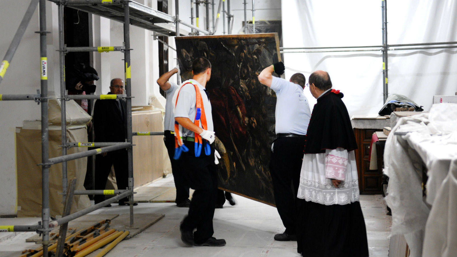 
Traslado de «El Expolio» de El Greco al Museo del Prado para su restauración
