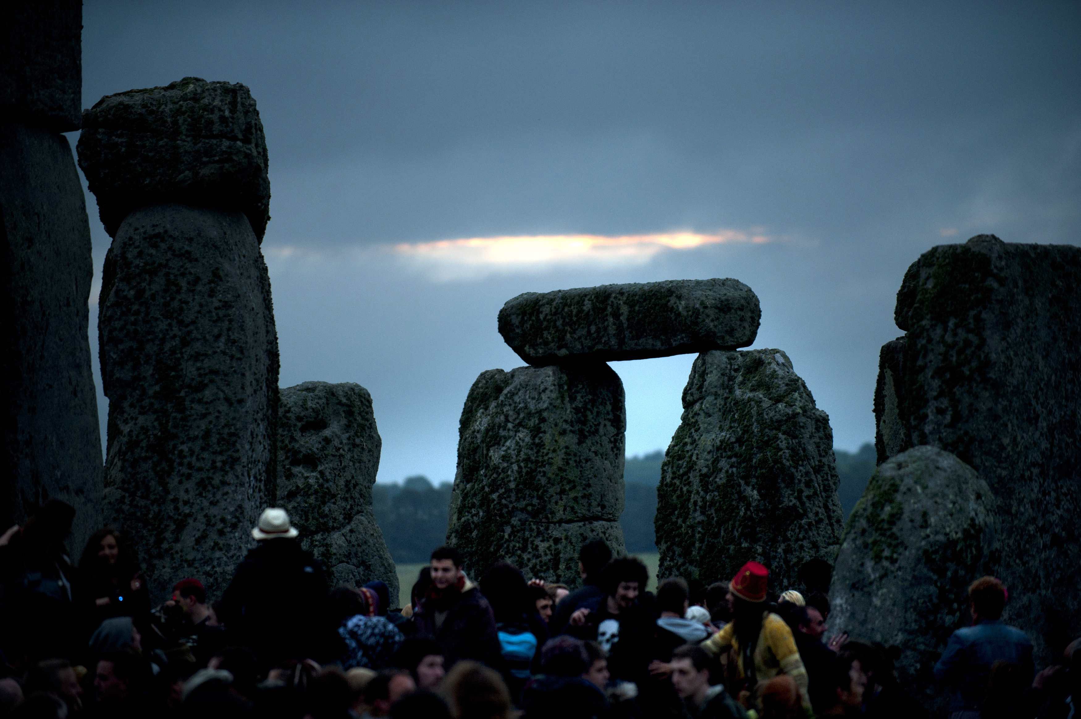 Solsticio de verano en el conjunto  megaltico de Stonehenge (suroeste de Inglaterra)
