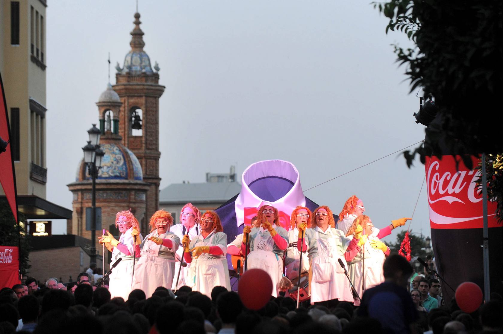 Actuación de la chirigota del Selu en la Plaza del Altozano