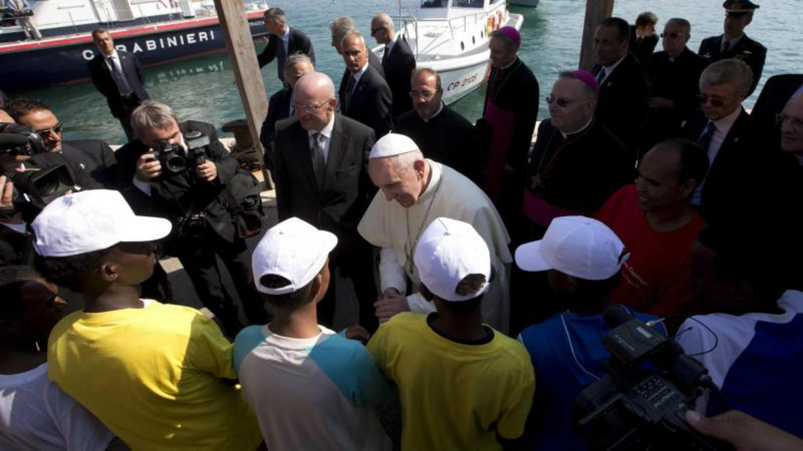 El Papa ha conversado con los inmigrantes africanos que han acudido a verle en Lampedusa