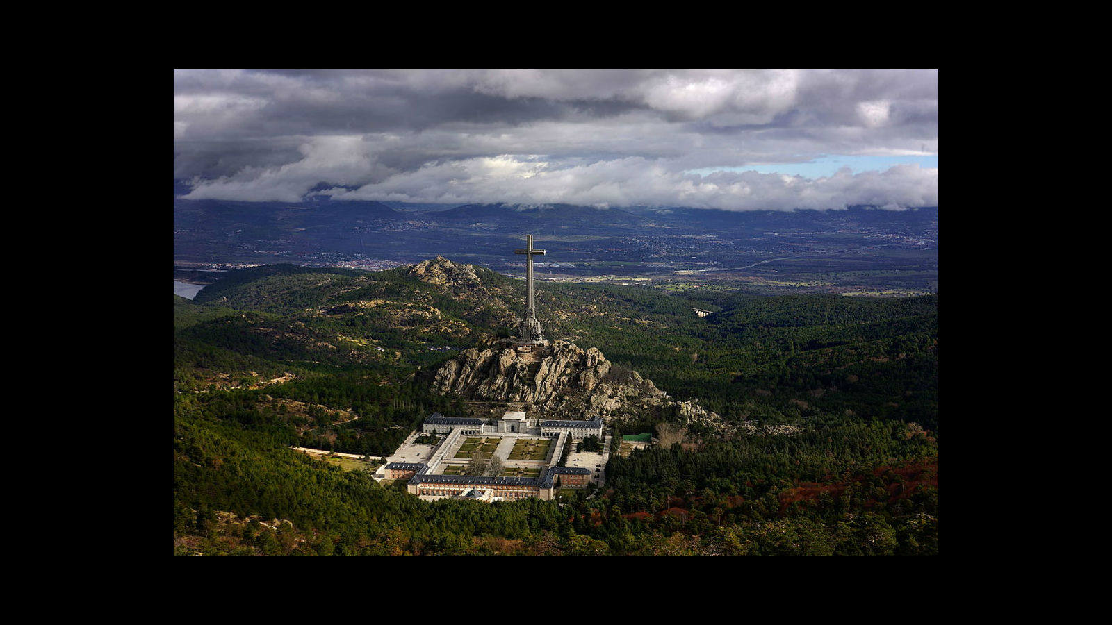 
El Monasterio Benedictino de la Santa Cruz del Valle de los Caídos, ordenado construir por el general Francisco Franco
