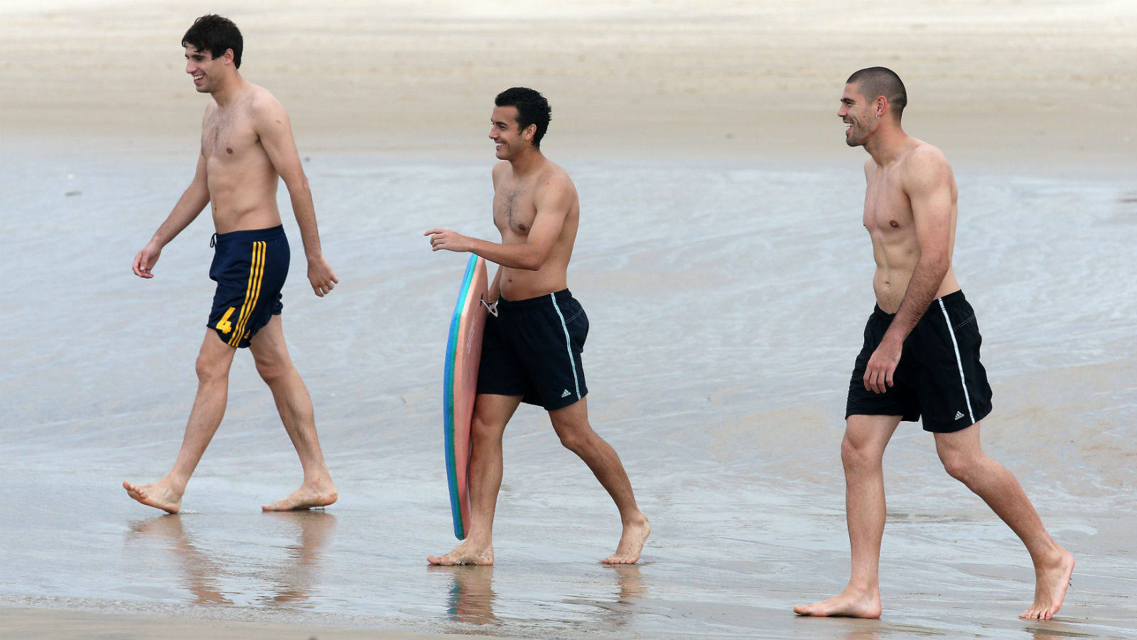 
Aprovecharon las horas libres que les concedió Vicente del Bosque antes de comenzar a preparar la semifinal contra Italia para pasar un rato en la Playa de Futuro
