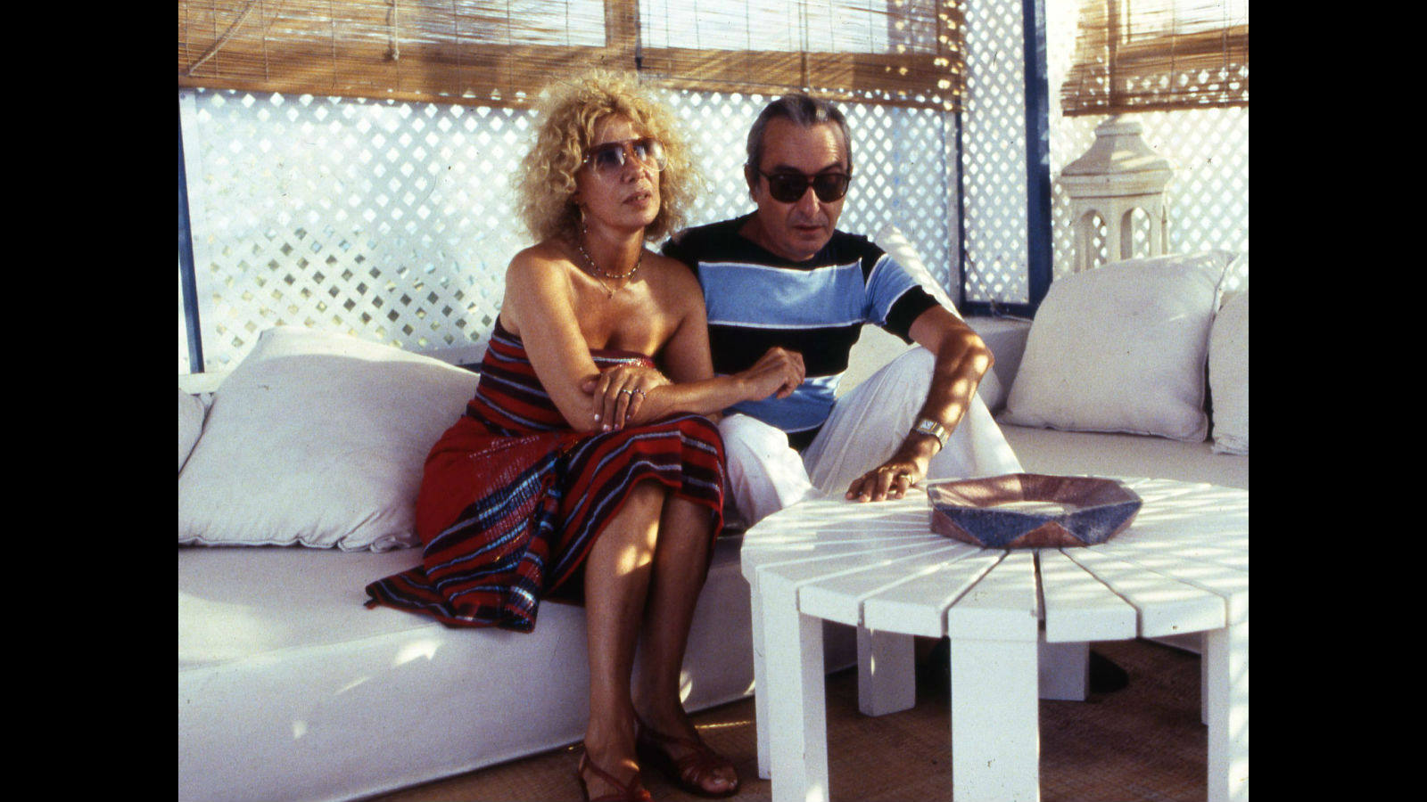 
Los duques de Alba en su casa de Marbella, durante sus vacaciones de 1982.
