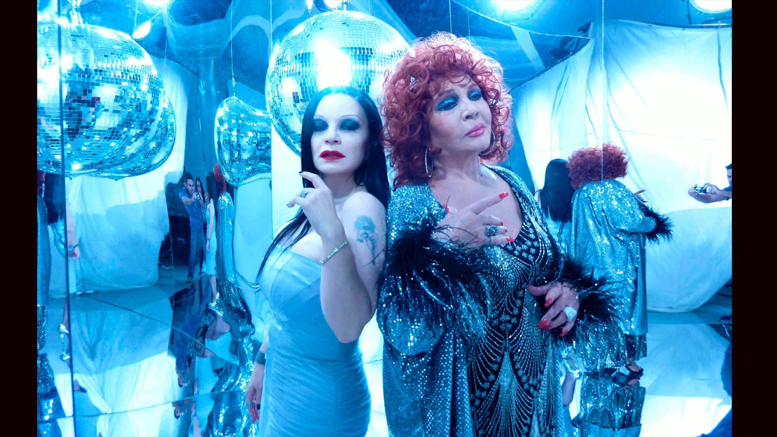 En 2009 grabó la canción «Absolutamente» junto a Sara Montiel