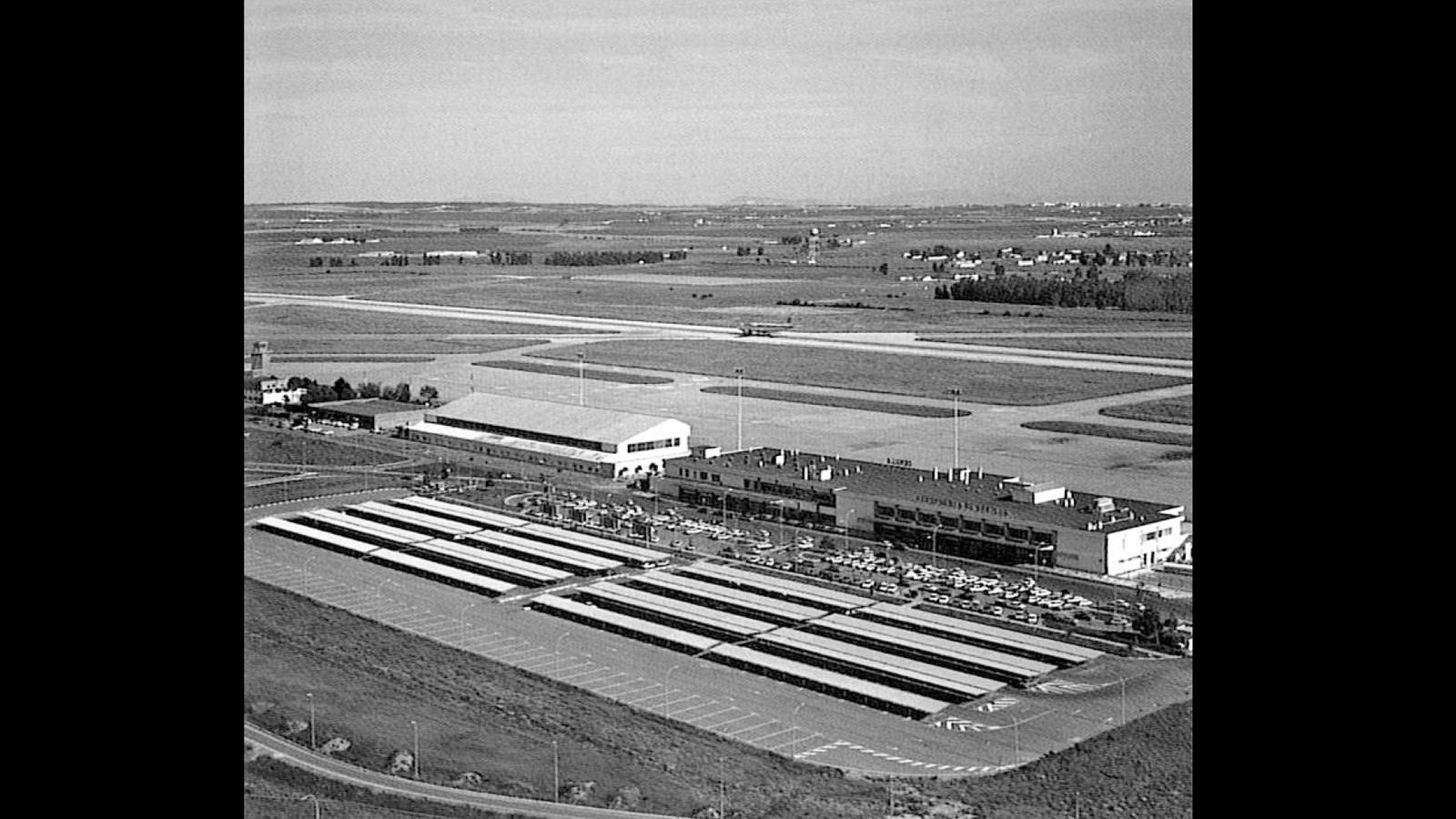 
Área terminal del aeropuerto en los años 80
