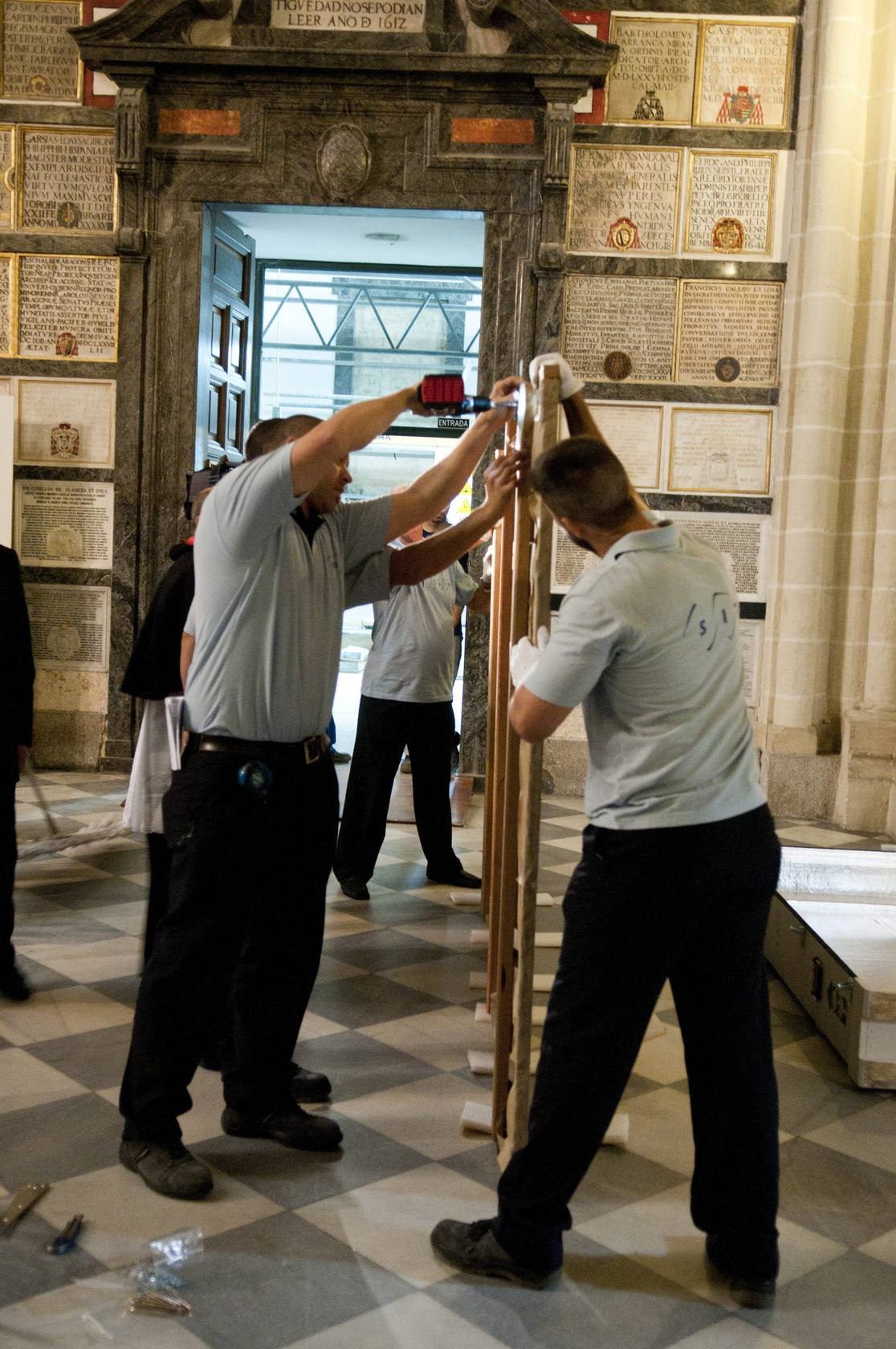 
Traslado de «El Expolio» de El Greco al Museo del Prado para su restauración
