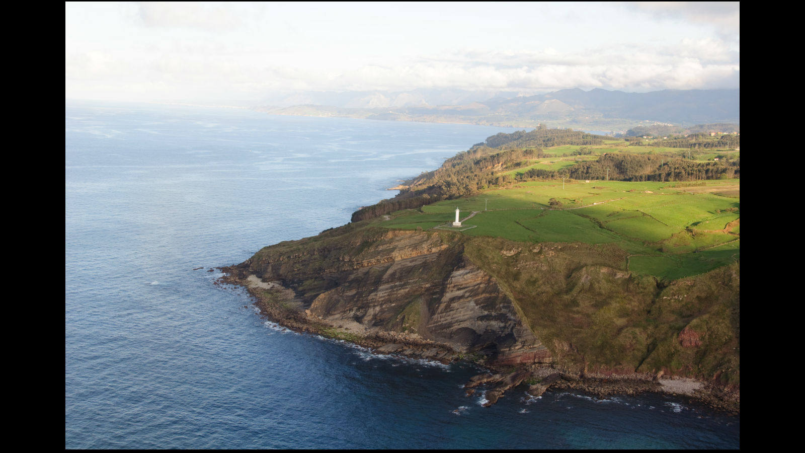 El faro, desde una panorámica aérea