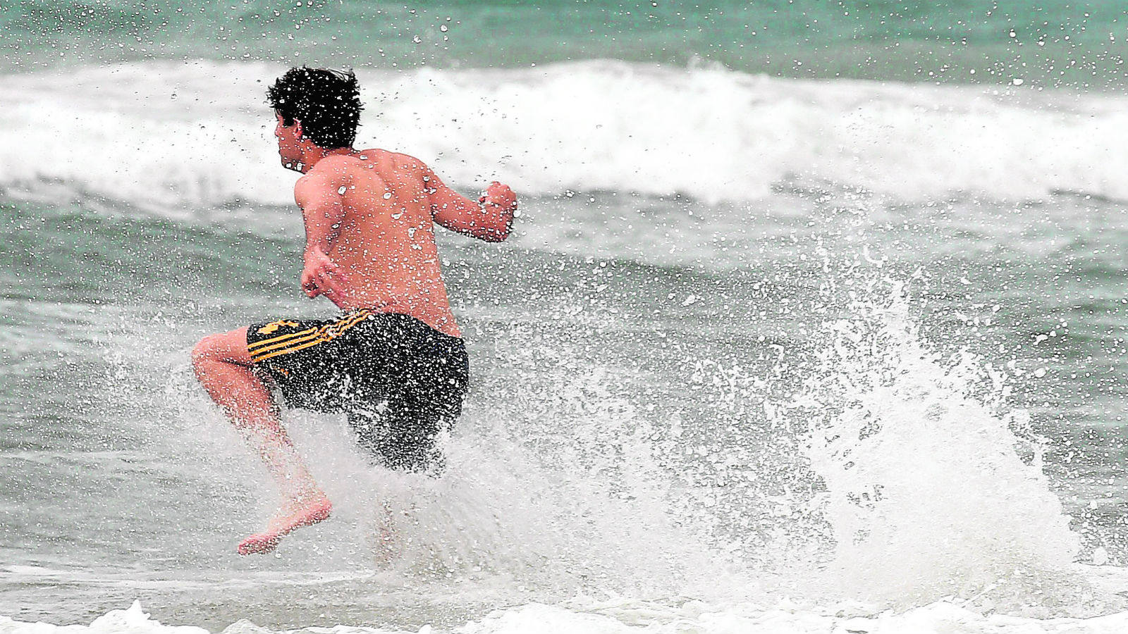
Aprovecharon las horas libres que les concedió Vicente del Bosque antes de comenzar a preparar la semifinal contra Italia para pasar un rato en la Playa de Futuro
