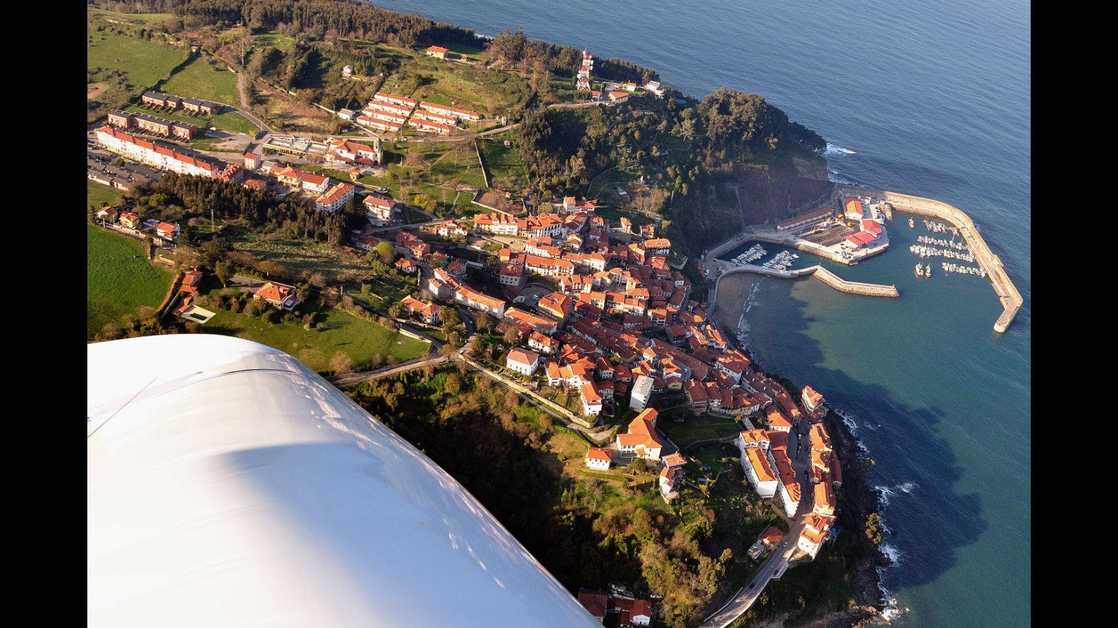 Vista aérea del mismo puerto 75 años después