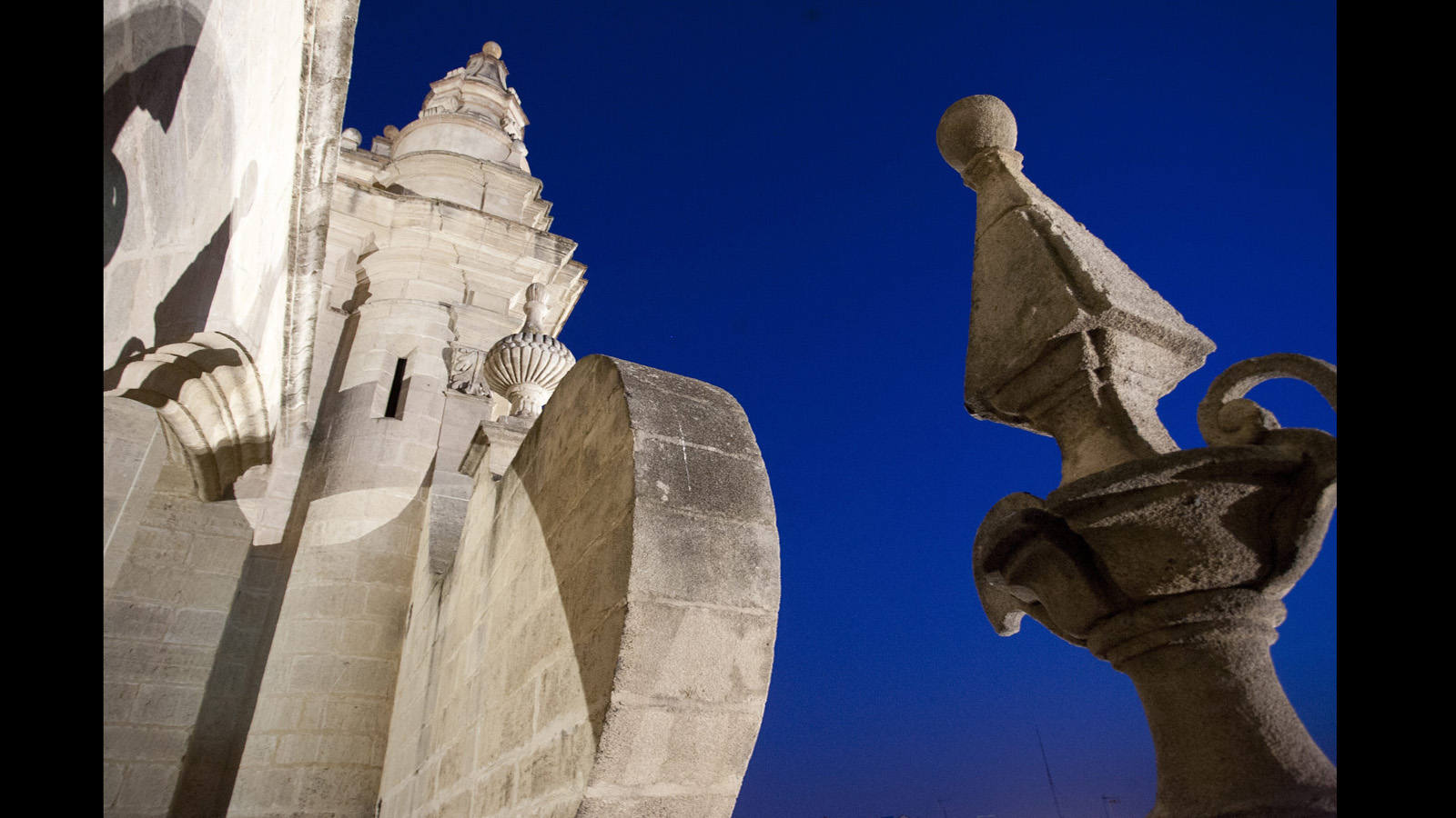 
Las visitas nocturnas incluyen en su recorrido el acceso a las criptas, el camarín de la Virgen de las Aguas y las cubiertas de la iglesia

